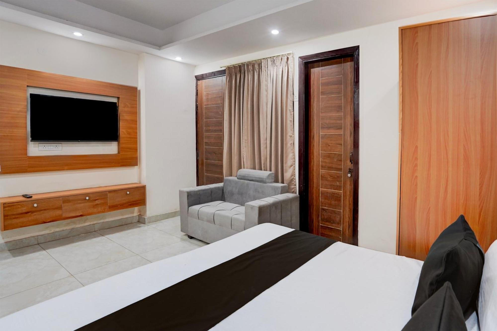 Hotel O R.N Residency Hotel กาเซียบัด ภายนอก รูปภาพ